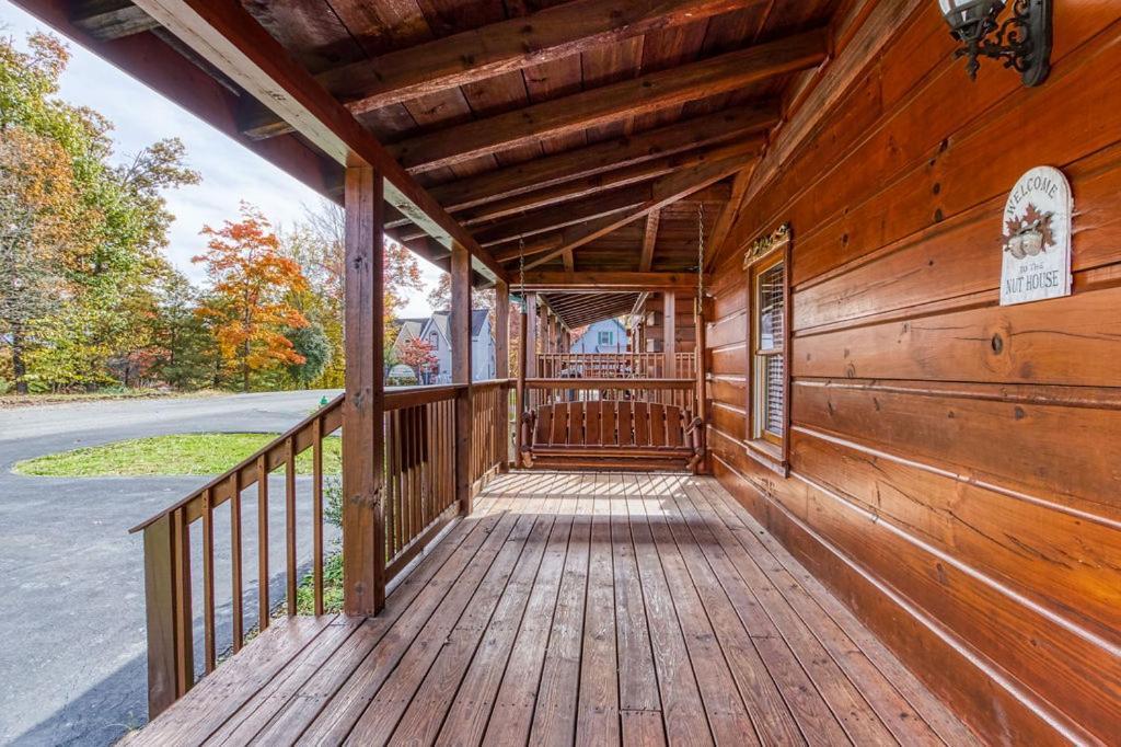 The Nut House, Hot Tub, Game Room, Wifi, 1089 Free Tickets Each Paid Day, Dollywood And More! Pigeon Forge Kültér fotó