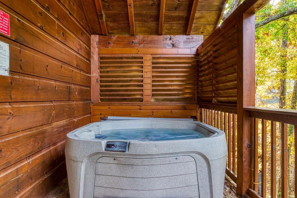 The Nut House, Hot Tub, Game Room, Wifi, 1089 Free Tickets Each Paid Day, Dollywood And More! Pigeon Forge Kültér fotó