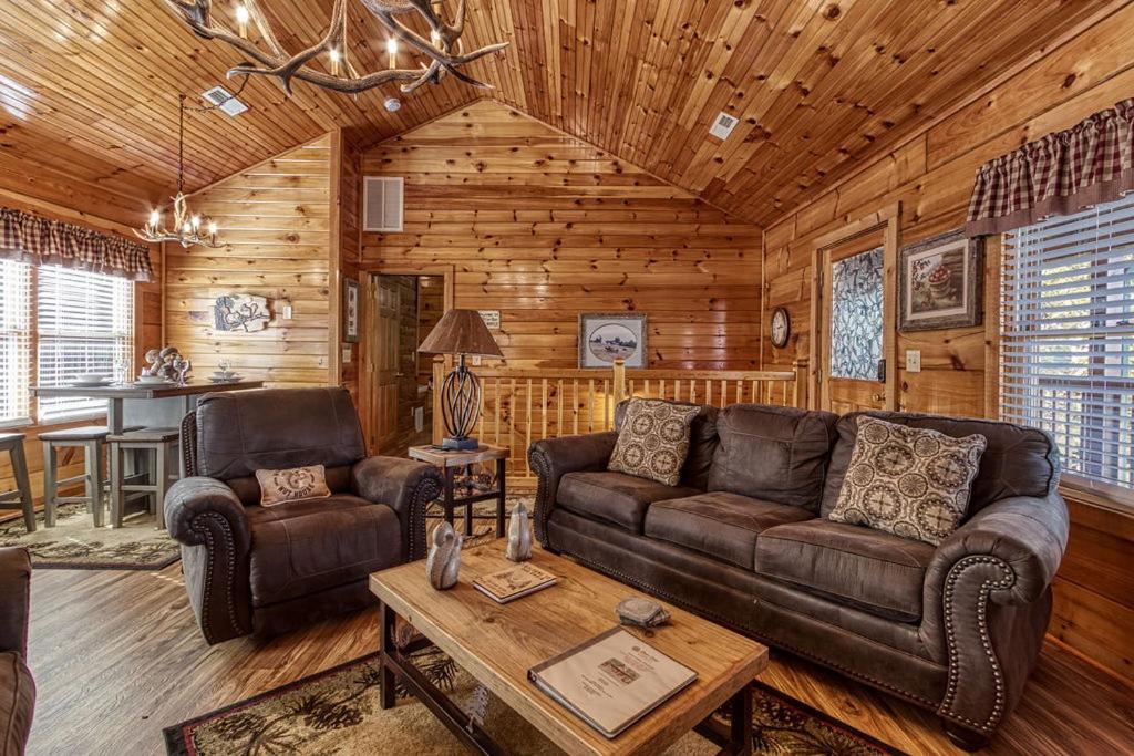 The Nut House, Hot Tub, Game Room, Wifi, 1089 Free Tickets Each Paid Day, Dollywood And More! Pigeon Forge Kültér fotó