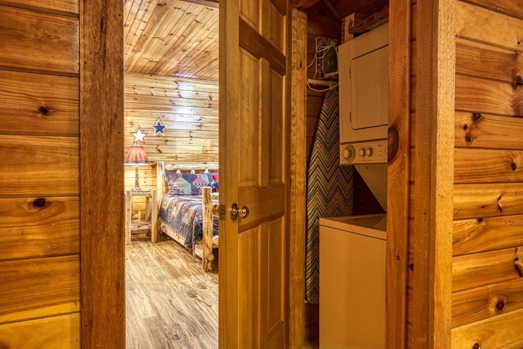 The Nut House, Hot Tub, Game Room, Wifi, 1089 Free Tickets Each Paid Day, Dollywood And More! Pigeon Forge Kültér fotó