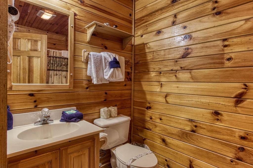The Nut House, Hot Tub, Game Room, Wifi, 1089 Free Tickets Each Paid Day, Dollywood And More! Pigeon Forge Kültér fotó