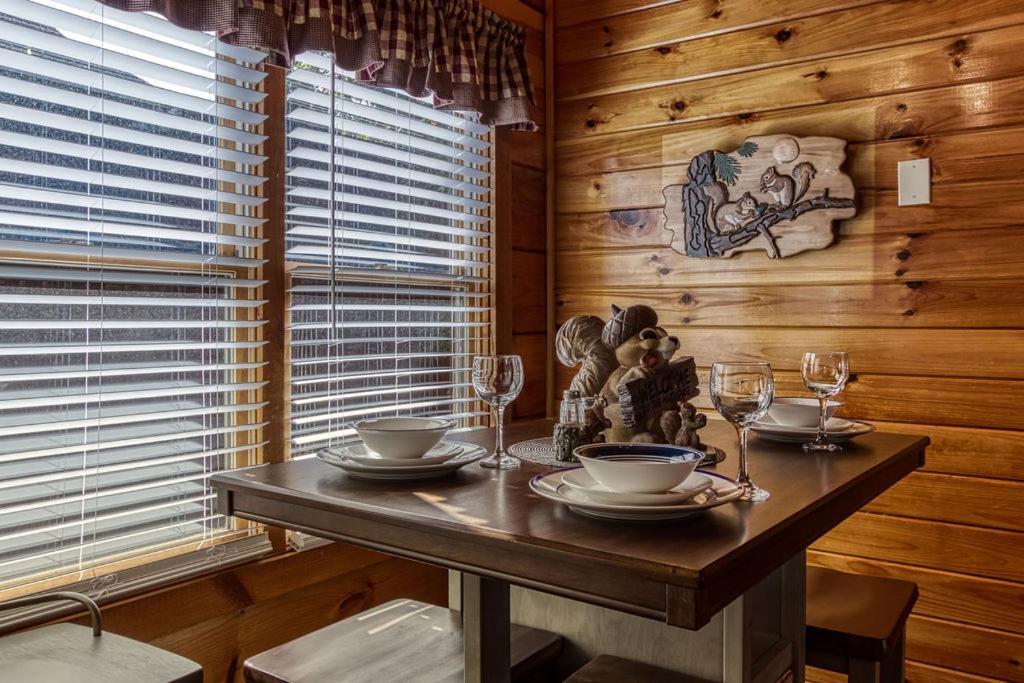 The Nut House, Hot Tub, Game Room, Wifi, 1089 Free Tickets Each Paid Day, Dollywood And More! Pigeon Forge Kültér fotó