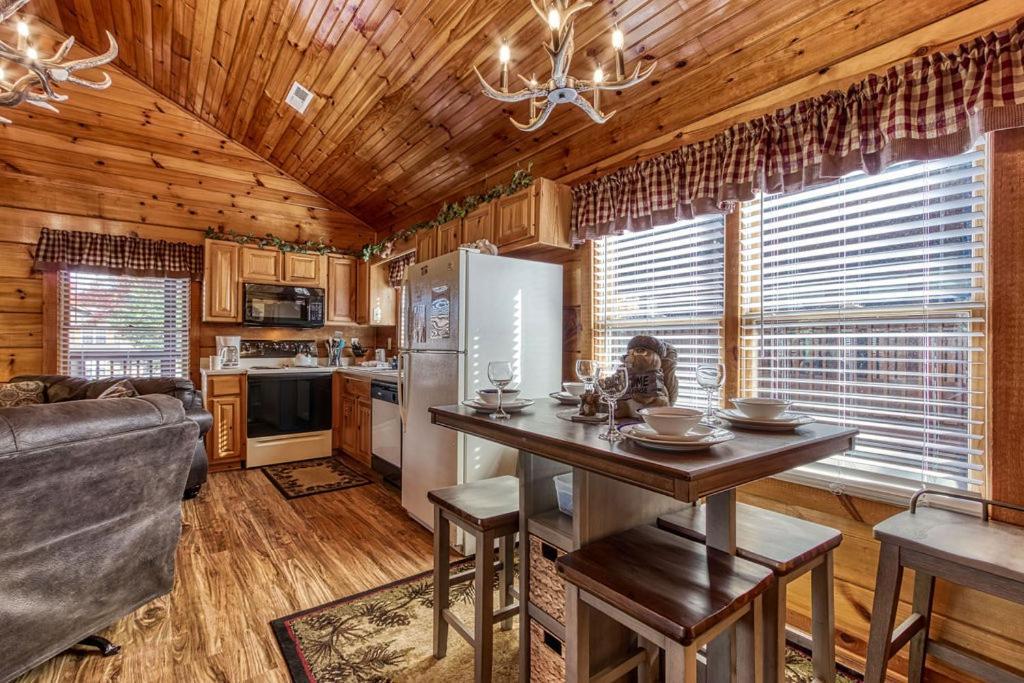 The Nut House, Hot Tub, Game Room, Wifi, 1089 Free Tickets Each Paid Day, Dollywood And More! Pigeon Forge Kültér fotó