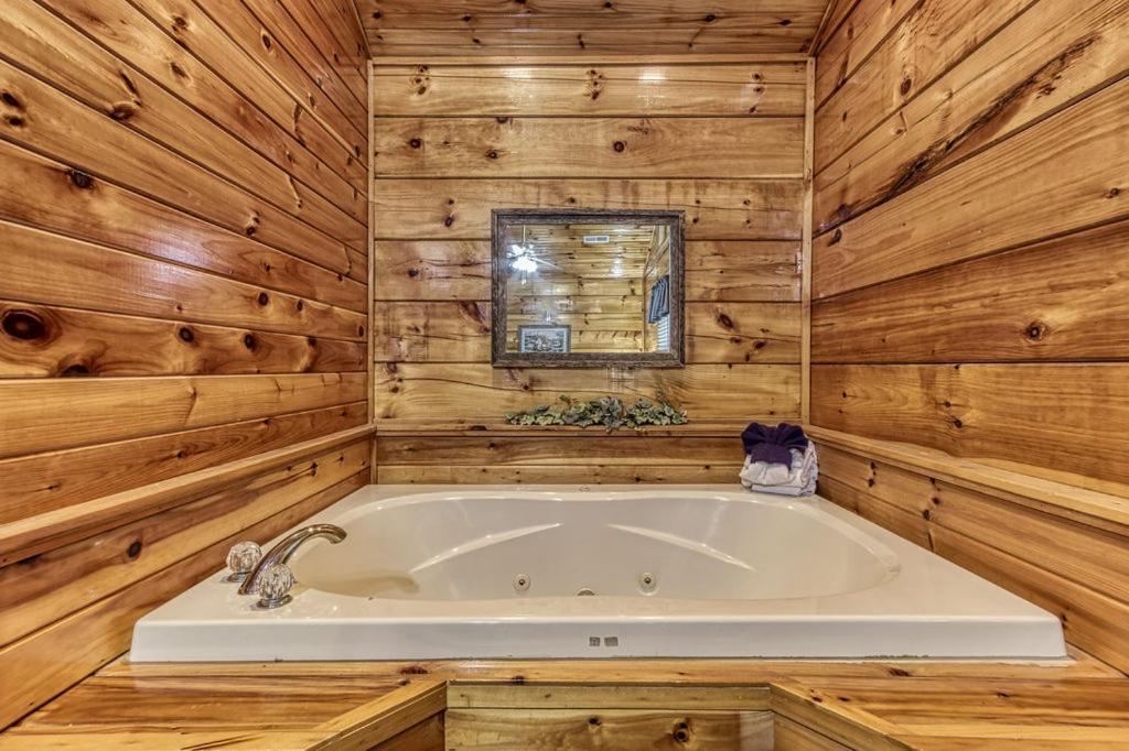The Nut House, Hot Tub, Game Room, Wifi, 1089 Free Tickets Each Paid Day, Dollywood And More! Pigeon Forge Kültér fotó