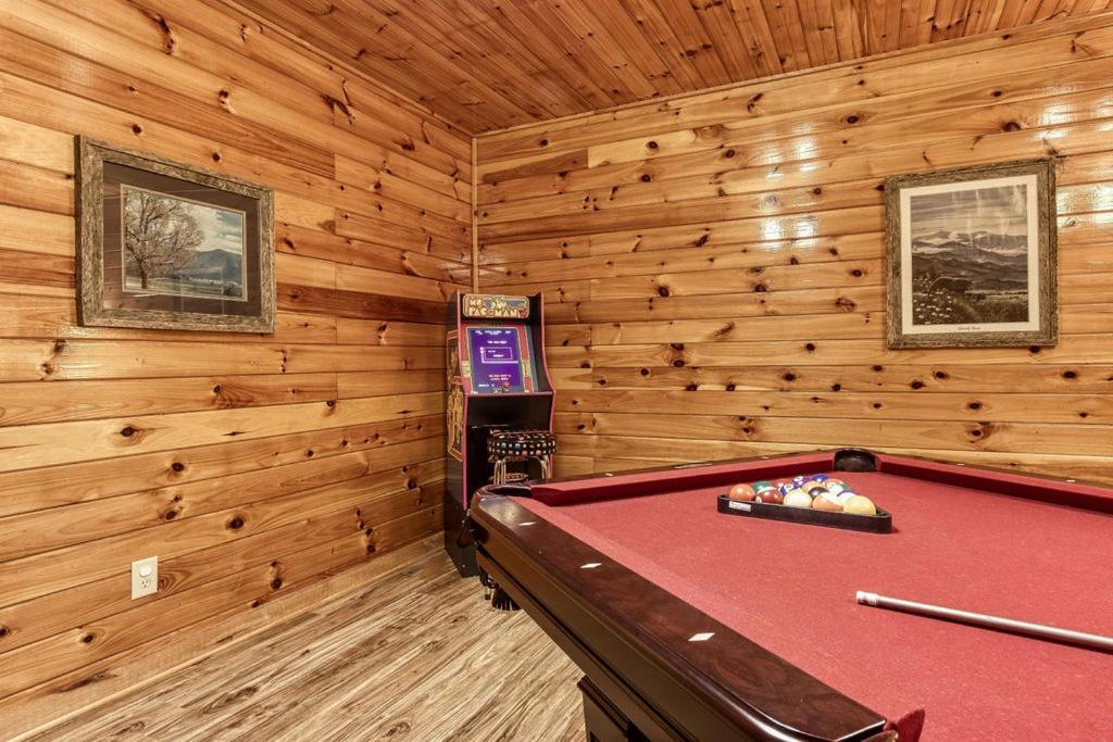 The Nut House, Hot Tub, Game Room, Wifi, 1089 Free Tickets Each Paid Day, Dollywood And More! Pigeon Forge Kültér fotó